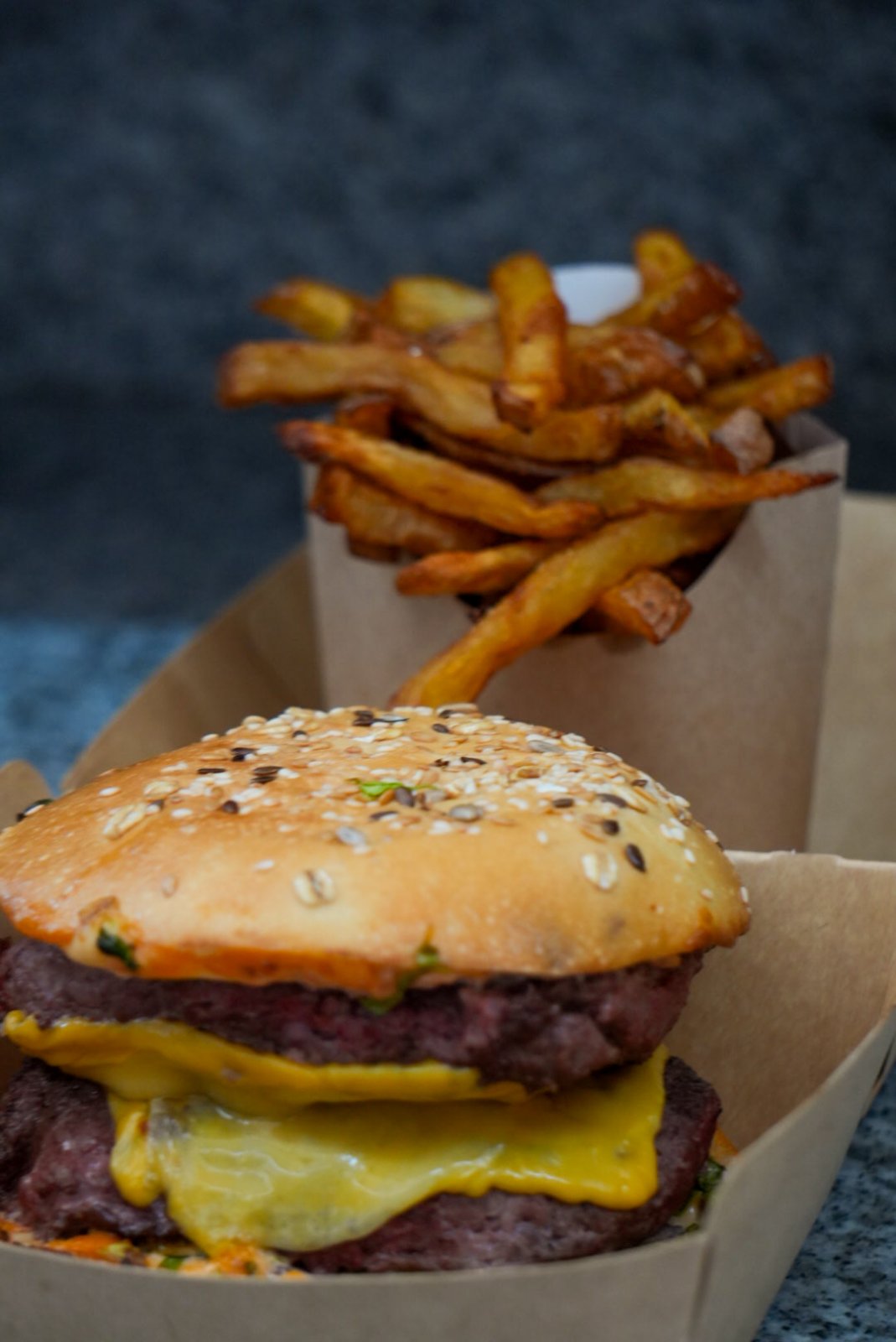Burger gourmand et frites maison Carizza